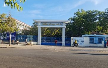 Bình Thuận: Cô giáo rơi từ lầu 1 tại trường học, nghi bức xúc với phụ huynh