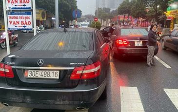 Cục CSGT vào cuộc vụ 2 ô tô Mercedes E300 trùng biển số lưu thông trên đường Hà Nội