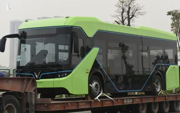 Phấn khích hình ảnh bus điện VinFast được vận chuyển về Hà Nội