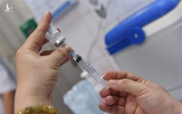 Chuyên gia: Phản ứng phụ của vaccine COVID-19 tại Việt Nam trong ngưỡng cho phép