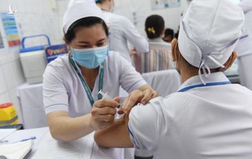 TP.HCM: Thêm 8.000 nhân viên chống dịch sắp tiêm vắc xin COVID-19