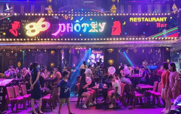 TP.HCM tạm dừng dịch vụ karaoke, quán bar, vũ trường từ 18h ngày 30/4