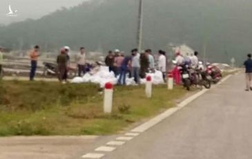 Nghệ An: Trấn áp, tóm gọn đối tượng dùng ô tô chở gần 3 tạ ma túy qua trạm thu phí Hoàng Mai