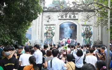 Hơn 30.000 du khách đổ về đền Hùng dịp cuối tuần
