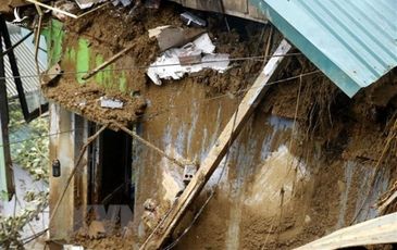 Lũ ống bất ngờ đổ về trong đêm khiến ít nhất 3 người chết ở Lào Cai