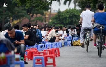 Từ 17h ngày 3/5, Hà Nội tạm dừng tất cả quán ăn uống đường phố, vỉa hè