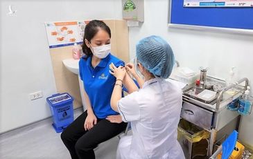 Tiêm vaccine Covid-19 cho tiếp viên, phi công