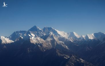 Trung Quốc lập hàng rào trên đỉnh Everest chống dịch tràn từ Nepal