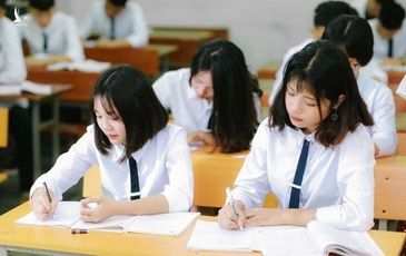 TP.HCM hoãn thi lớp 10, Vĩnh Phúc gấp rút cho học sinh lớp 12 đi học 5 tuần