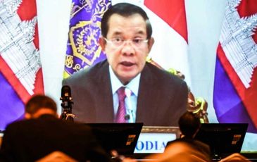 Thủ tướng Campuchia tuyên bố: “Không dựa vào Trung Quốc, thì tôi dựa vào ai ?”