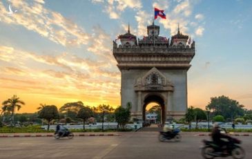 38 người Việt ở Lào mắc COVID-19