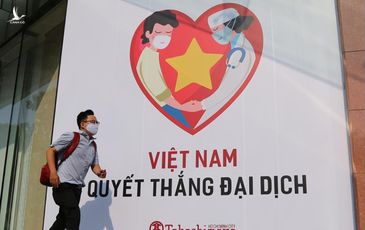 Việt Nam chống dịch kỳ lạ như gió cuốn, rừng sâu, lửa cháy và núi đá