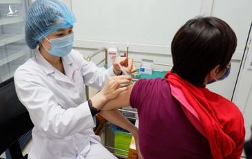 Hà Nội tiêm vắc xin phòng Covid-19 miễn phí cho người từ 18 – 65 tuổi