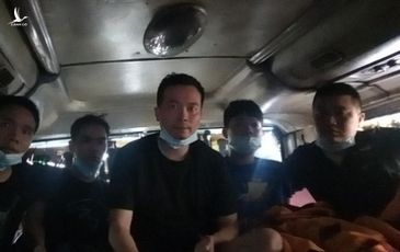 5 người Trung Quốc trốn trong thùng cactông trên xe khách từ Bắc Giang vào TP.HCM
