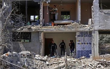 Israel không kích trúng tòa nhà có văn phòng các hãng truyền thông