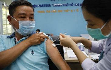 Bộ trưởng Y tế: “Mở tất cả các cửa để có vaccine Covid-19”