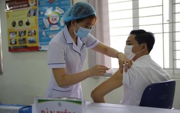 Tiêm 2 mũi vắc xin ngừa COVID-19 liên tiếp trong 30 phút không ảnh hưởng đến sức khỏe