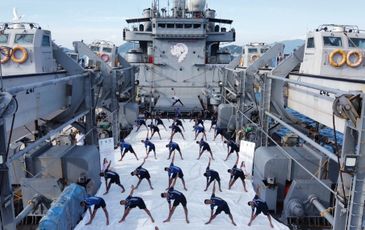 Biển Đông 22/6: Hải quân Ấn Độ biểu diễn yoga trên vịnh Cam Ranh, gửi thông điệp cứng rắn đến Trung Quốc