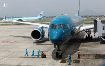 Dỡ bỏ ‘lệnh’ dừng nhập cảnh sân bay Tân Sơn Nhất và Nội Bài