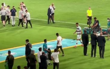 ‘Ronaldo không xứng đáng mang băng đội trưởng Bồ Đào Nha’