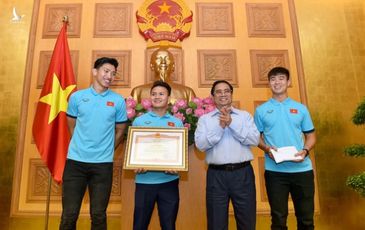 Thủ tướng Phạm Minh Chính tặng bằng khen cho đội tuyển Việt Nam