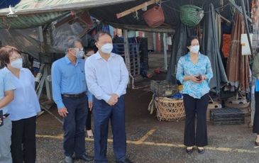 Khảo sát chợ đầu mối, Thứ trưởng Bộ Công thương: ‘Mở lại chợ là cần thiết’