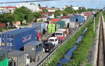 TS Vũ Thành Tự Anh: ‘Nên chấp nhận để kinh tế chịu đau ngắn hạn’