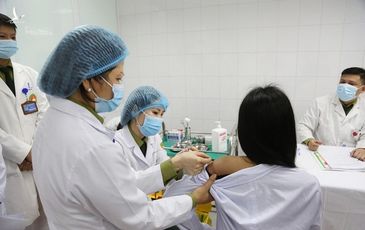 Tiêm thử nghiệm giai đoạn ba Nanocovax cho 12.000 người