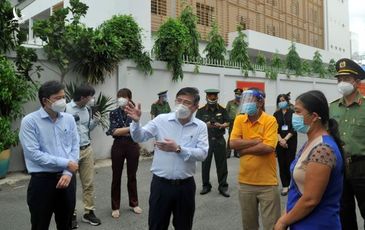 Chủ tịch Nguyễn Thành Phong: Y tế sẽ tới tận nhà tiêm vaccine cho người dân