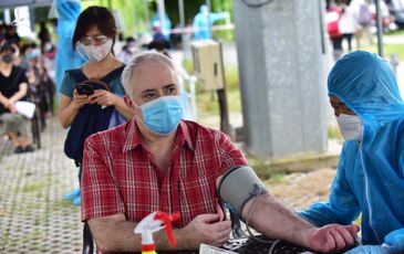 VOA Tiếng Việt đã không phản ánh gian lận tiêm chủng vaccine lại còn lợi dụng đi “khóc mướn”