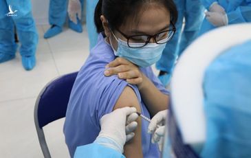 Người đã tiêm vaccine sẽ ra sao khi nhiễm Covid-19?