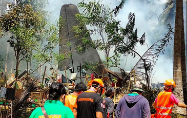 Khoảnh khắc cuối cùng của máy bay quân sự chở 96 người rơi ở Philippines