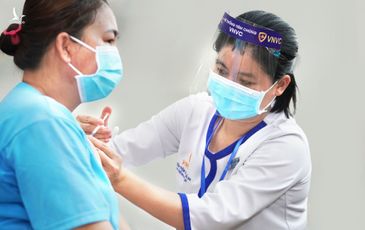 ‘Bỏ qua cơ hội phòng Covid-19 nếu trì hoãn, kén chọn vaccine’