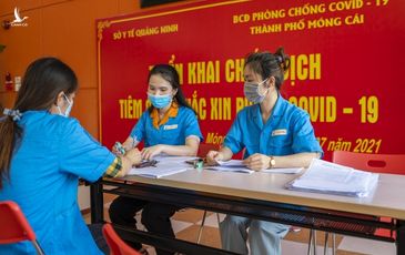 Hàng nghìn công nhân ở Quảng Ninh được tiêm vaccine Sinopharm
