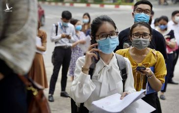 Đến phường xin giấy đi đường vì “ở nhà chán quá”