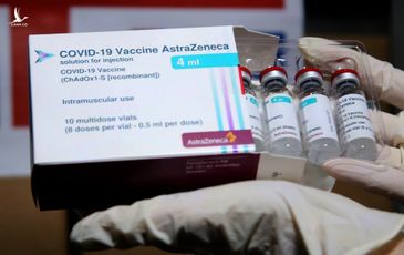 Thêm gần 600.000 liều vaccine AstraZeneca do Việt Nam mua đã về Tân Sơn Nhất