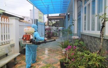 3 cán bộ bị đình chỉ công tác vì lơ là chống dịch