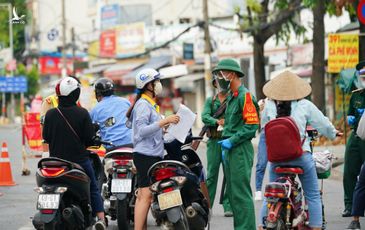 Ngày đầu quân đội hỗ trợ TP.HCM siết chặt giãn cách: Nhiều người ra đường buộc phải trở về nhà