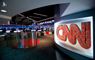 CNN sa thải 3 nhân viên không tiêm vắc xin COVID-19