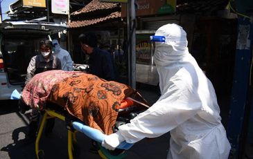Indonesia vượt ngưỡng kỷ lục hơn 100.000 người chết vì Covid-19