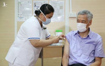 Lý giải vì sao Thủ tướng Lý Hiển Long được tiêm vaccine ở vai bên phải?