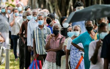 Sri Lanka không phong tỏa, chờ hiệu quả vaccine và ‘ý trời’