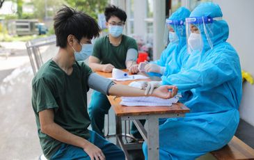Ngày đầu tiêm vaccine Covid-19 lưu động ở TP HCM