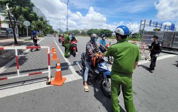 Chủ tịch TPHCM ban hành văn bản khẩn về giãn cách xã hội