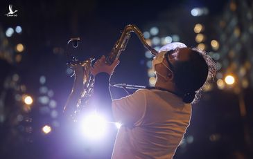 Nghệ sĩ saxophone Trần Mạnh Tuấn bị đột quỵ, hiện đang điều trị tại Bệnh viện Quân y 175