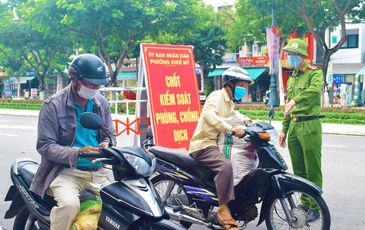 Người dân Đà Nẵng qua chốt kiểm soát ‘trong một nốt nhạc’ với cách đơn giản này