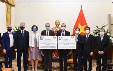 Ý quyết định gửi thêm 1,2 triệu liều vaccine Covid-19 cho Việt Nam chống dịch