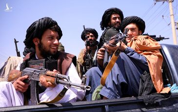 Taliban xả súng chỉ thiên ăn mừng, 17 người chết