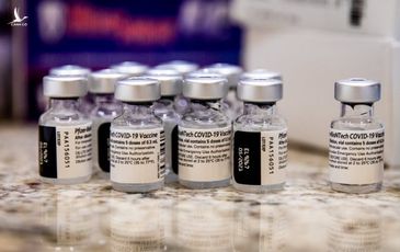 Sáng 8-10, thêm 397.800 liều vắc xin Pfizer do Mỹ viện trợ về tới sân bay Nội Bài