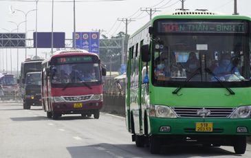 Nở rộ ‘dịch vụ’ lén lút đưa đón người từ TP.HCM về quê với giá cao